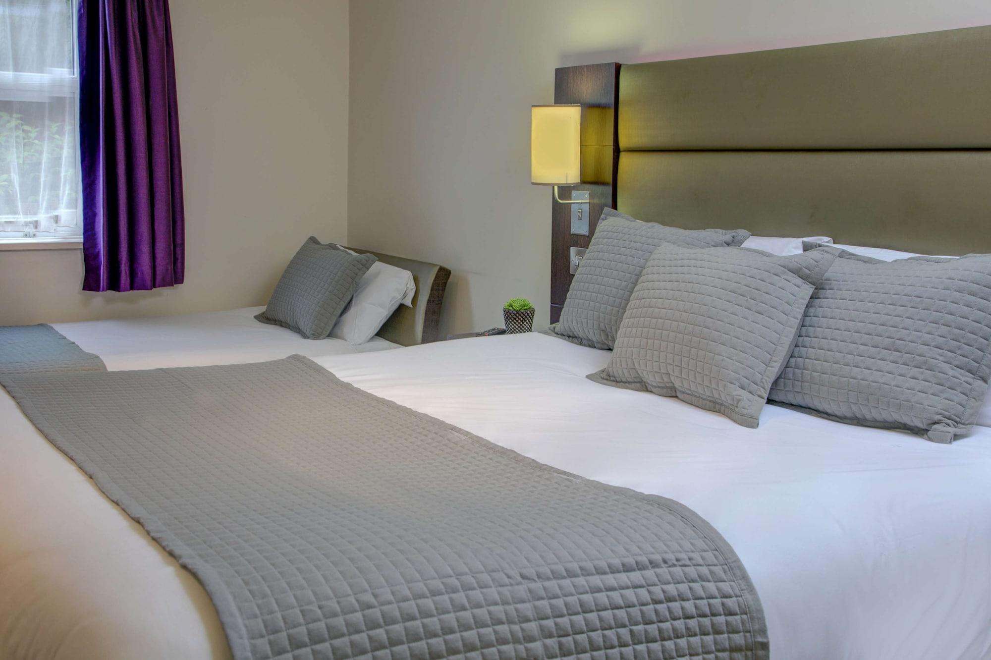 Premier Inn Huddersfield West Exteriör bild