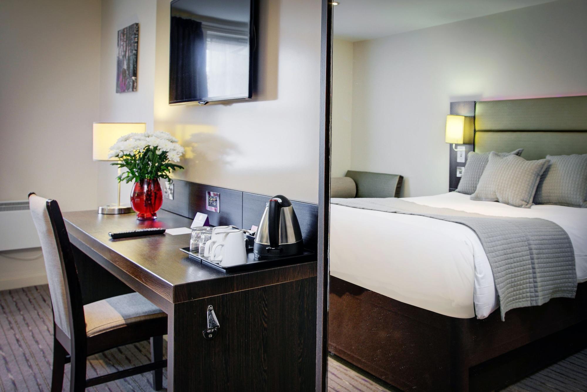 Premier Inn Huddersfield West Exteriör bild