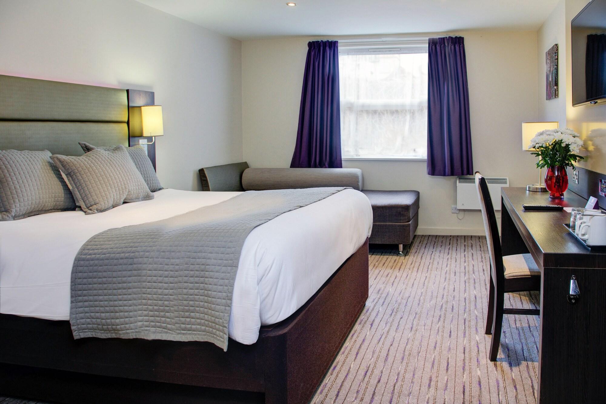 Premier Inn Huddersfield West Exteriör bild