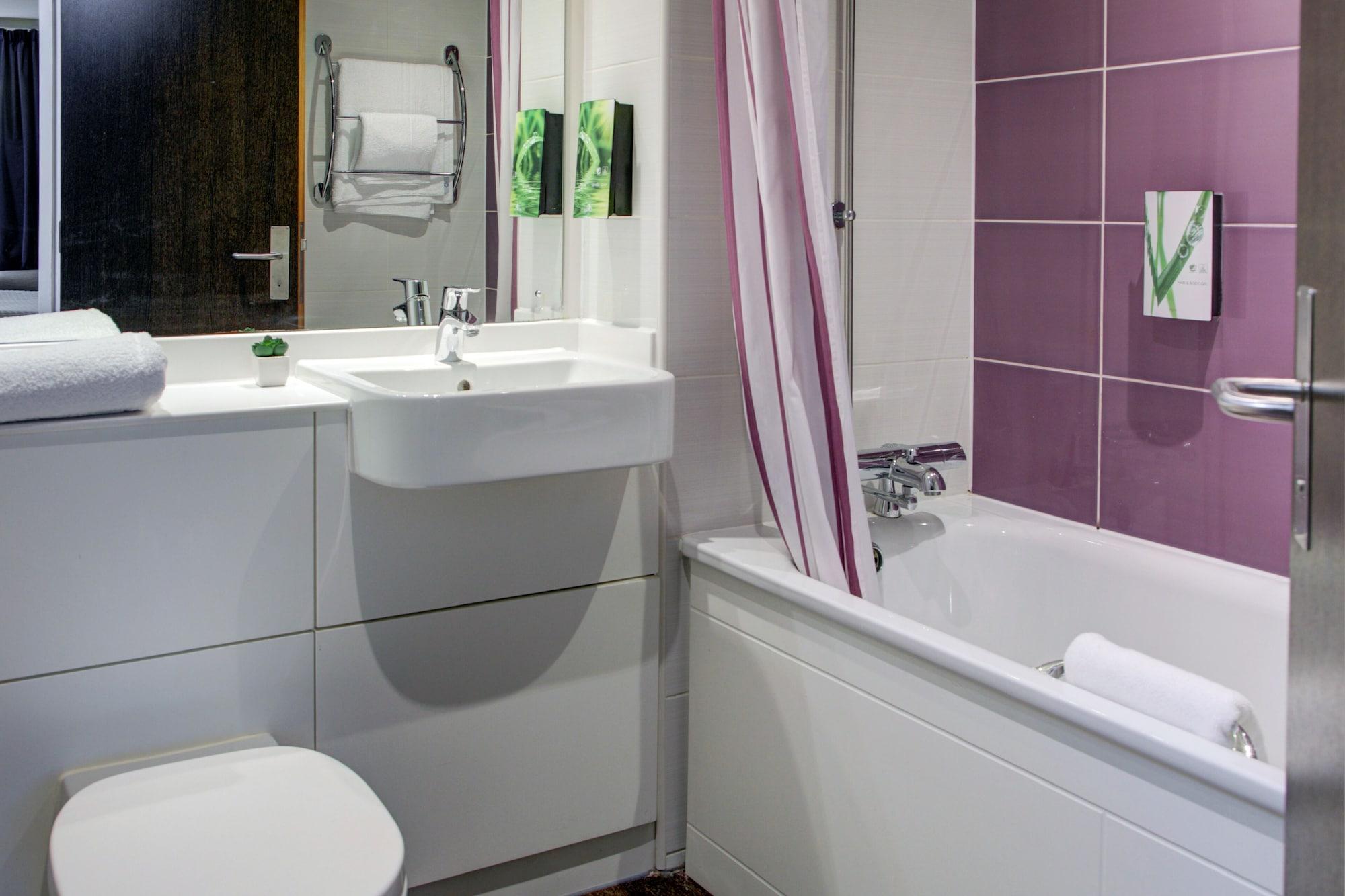 Premier Inn Huddersfield West Exteriör bild
