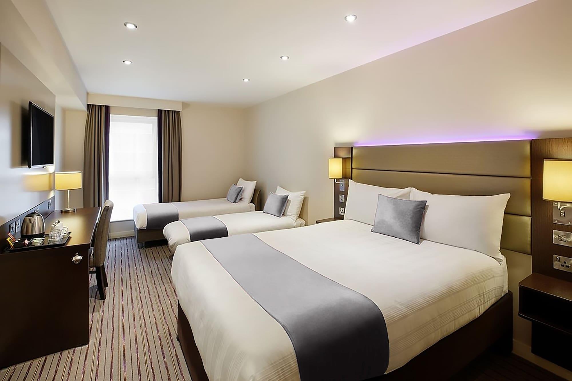 Premier Inn Huddersfield West Exteriör bild