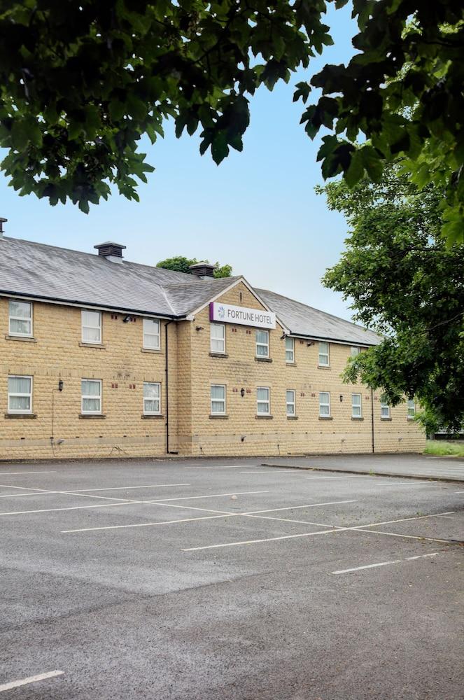 Premier Inn Huddersfield West Exteriör bild