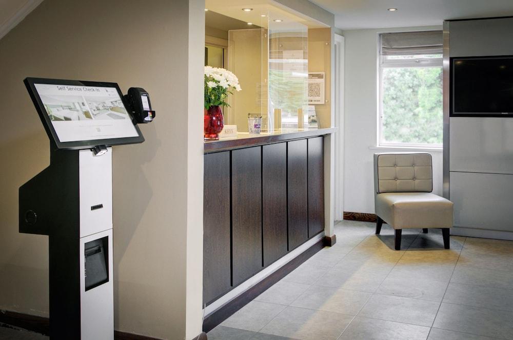 Premier Inn Huddersfield West Exteriör bild