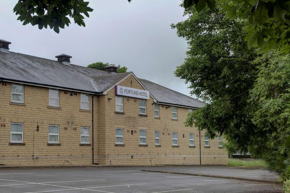 Premier Inn Huddersfield West Exteriör bild