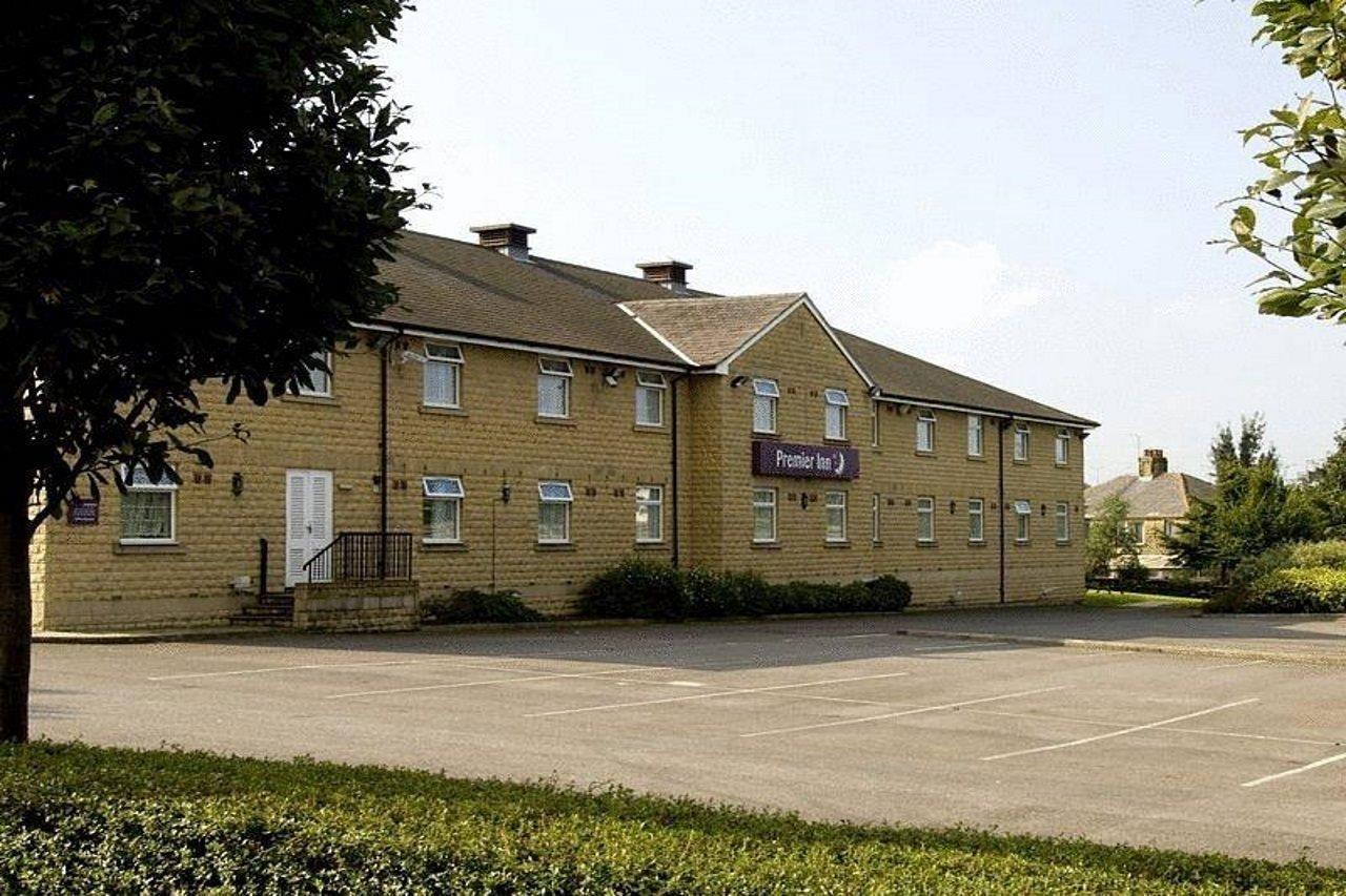 Premier Inn Huddersfield West Exteriör bild