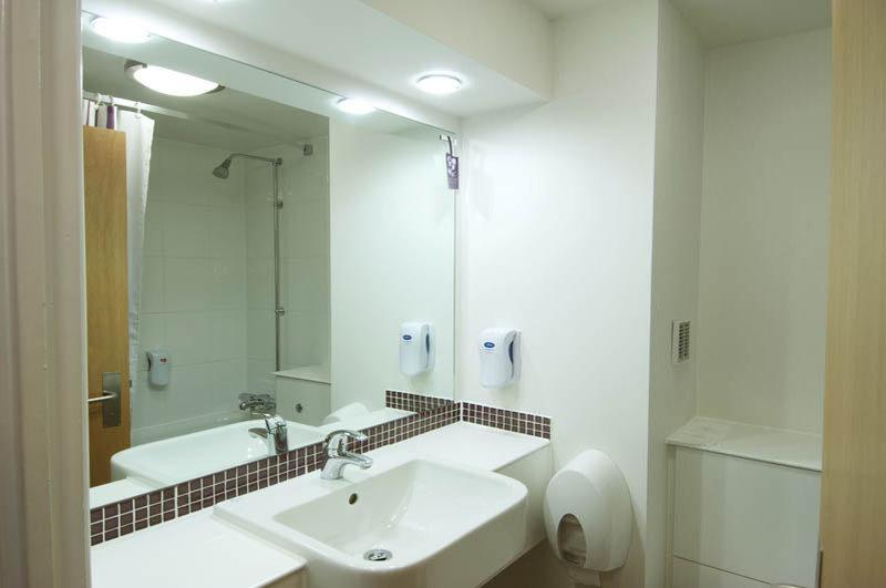 Premier Inn Huddersfield West Exteriör bild