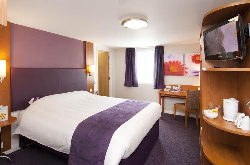 Premier Inn Huddersfield West Exteriör bild