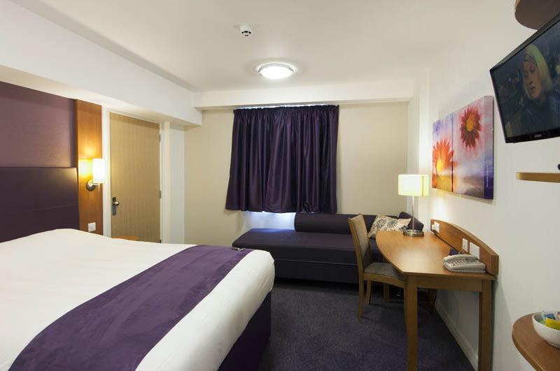 Premier Inn Huddersfield West Exteriör bild